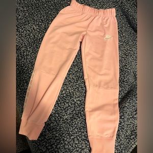 Girls Nike pants size medium new without tags.